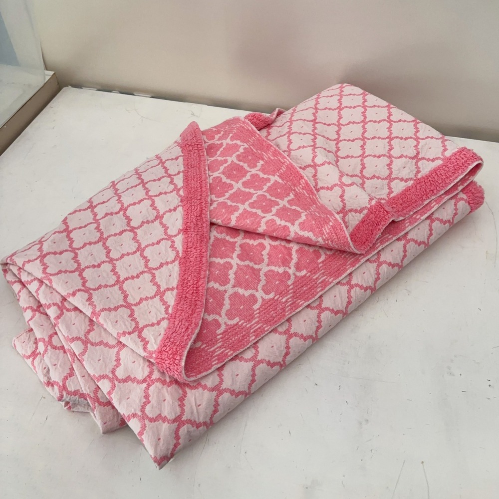 Vintage Bates Coverlet Bedspread Twin Bed Size Pink & White Geometric Reversible